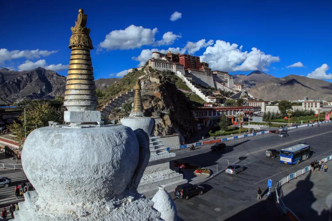 西藏，历史长河中的文化与社会变迁审视